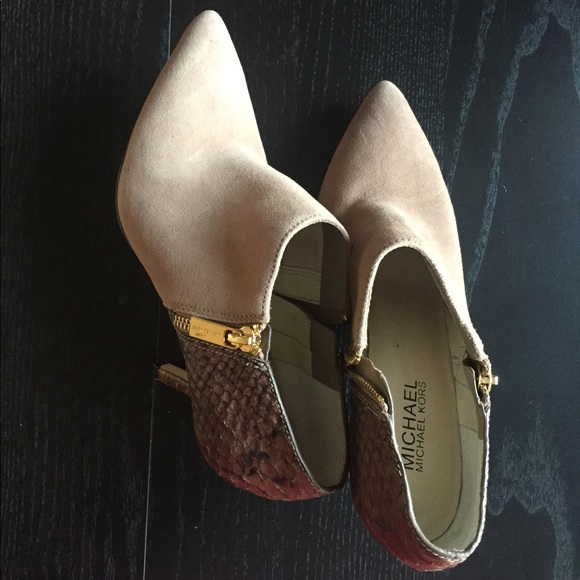 Michael Kors size 6 heel shoe. Three times wore. - Picture 4 of 6